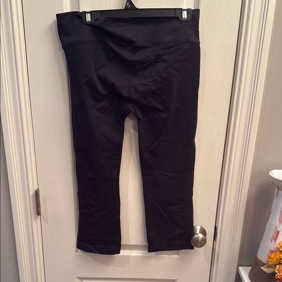 Brooks PureProject Seamless Capri Tights - Women's size Large - Picture 4 of 5